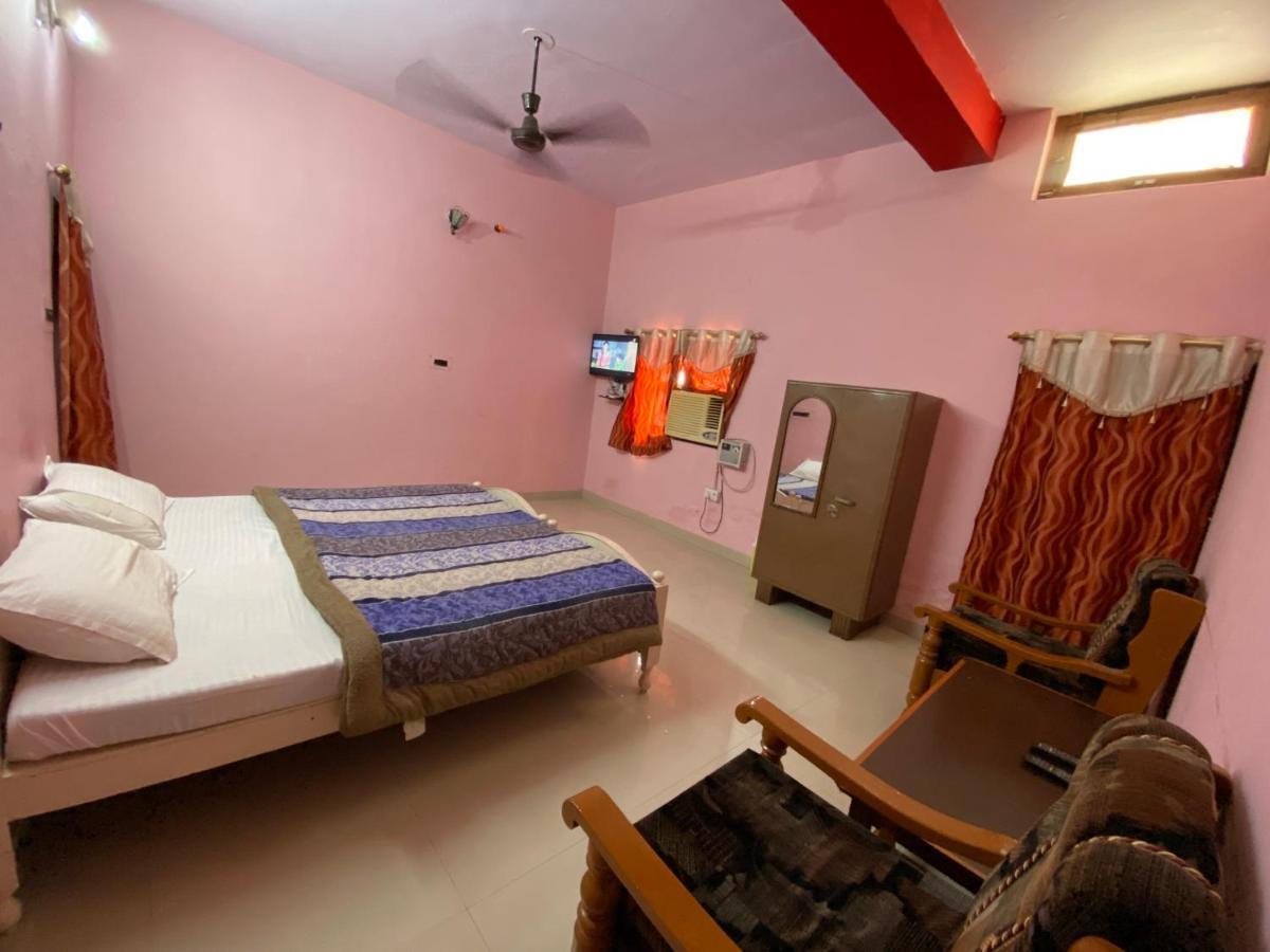Hotel Shri Mahant Orchha 5 Mint Walking From Ram Raja Temple Exteriör bild