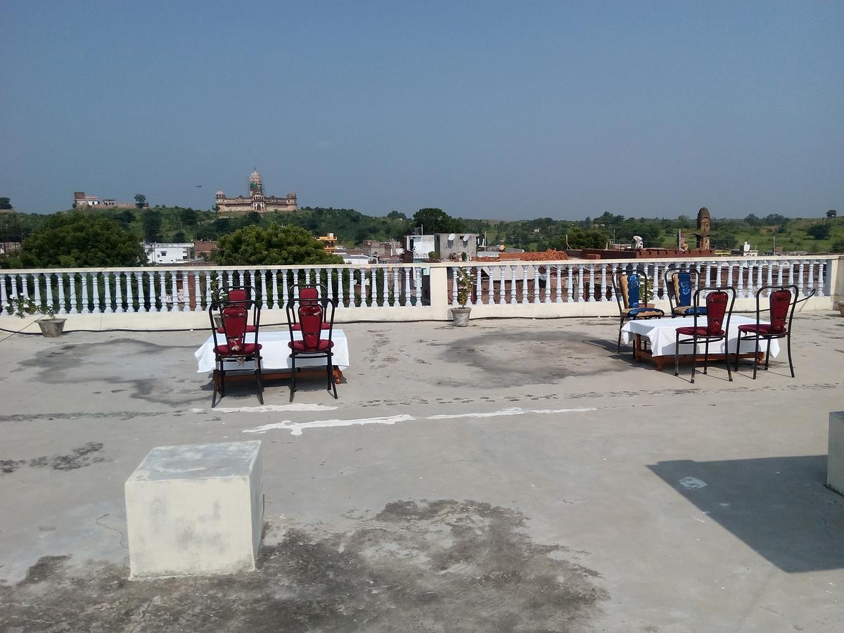 Hotel Shri Mahant Orchha 5 Mint Walking From Ram Raja Temple Exteriör bild