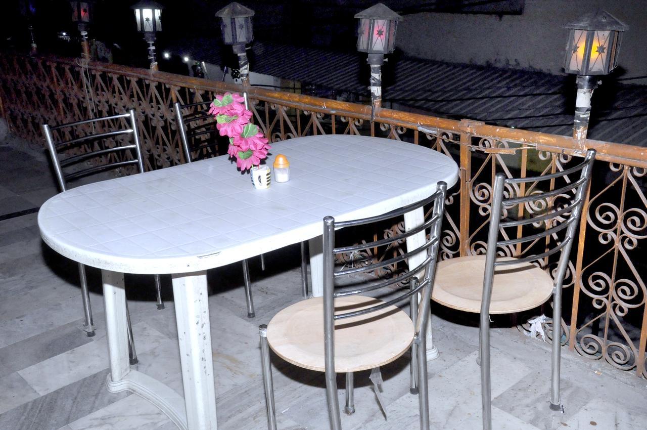 Hotel Shri Mahant Orchha 5 Mint Walking From Ram Raja Temple Exteriör bild